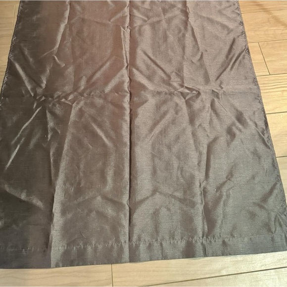 Set of 2 Gray curtains like new no callouts length 80in width 37in - Picture 6 of 6